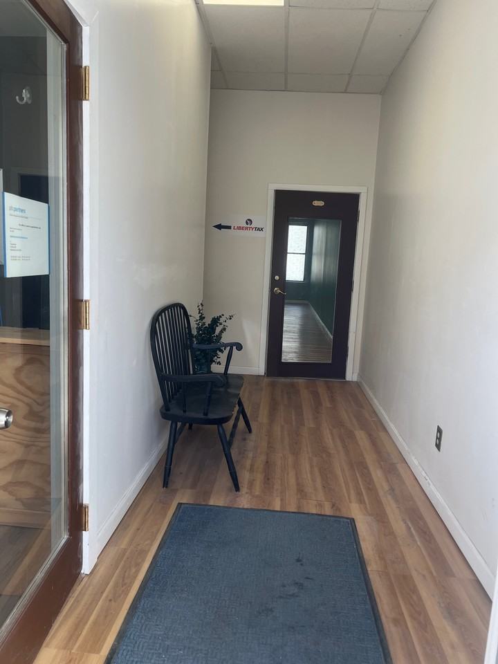 331 Main StreetCanvas Lounge - Photo 7 of 7