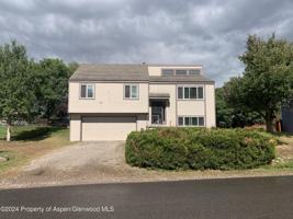 featured image of 382 Summit Dr