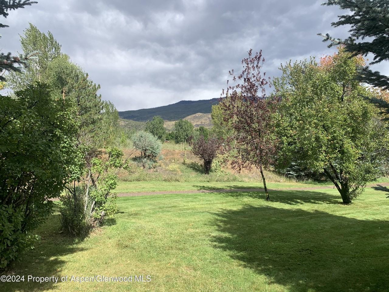 382 Summit Dr - Photo 2 of 22