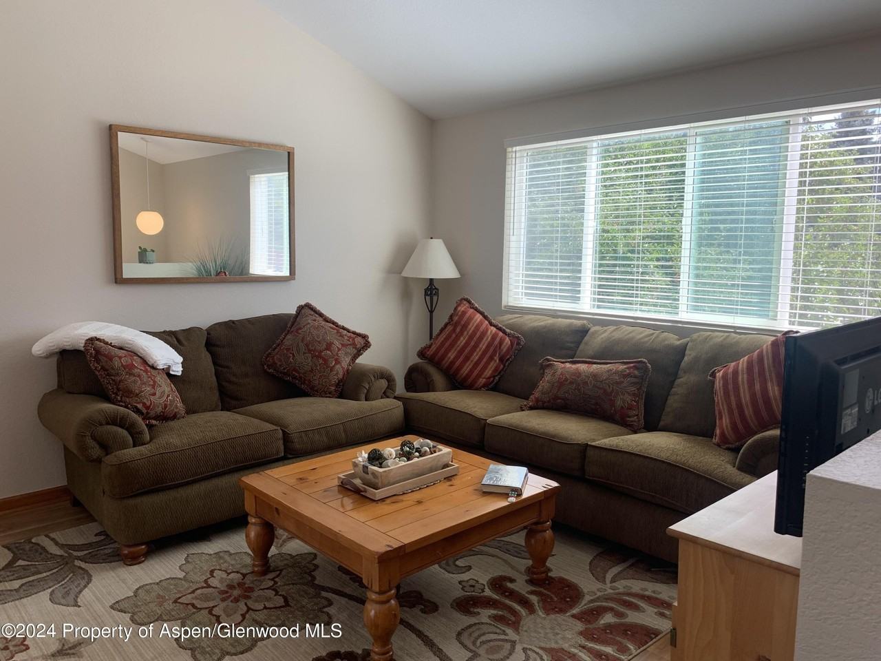 382 Summit Dr - Photo 3 of 22