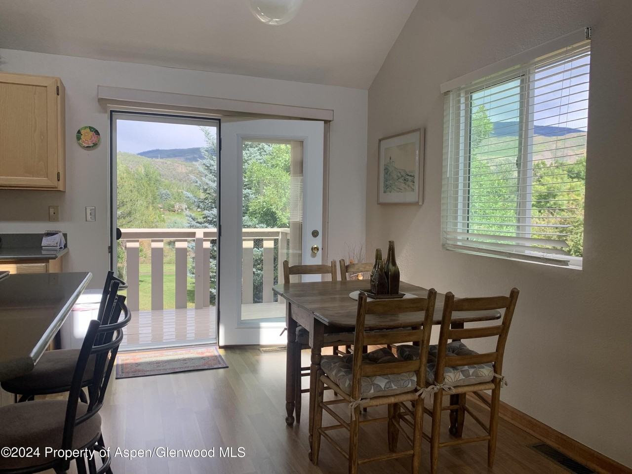 382 Summit Dr - Photo 4 of 22