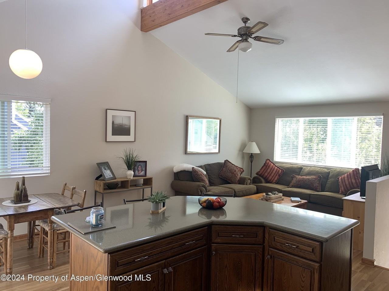 382 Summit Dr - Photo 5 of 22