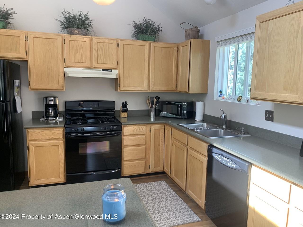 382 Summit Dr - Photo 6 of 22