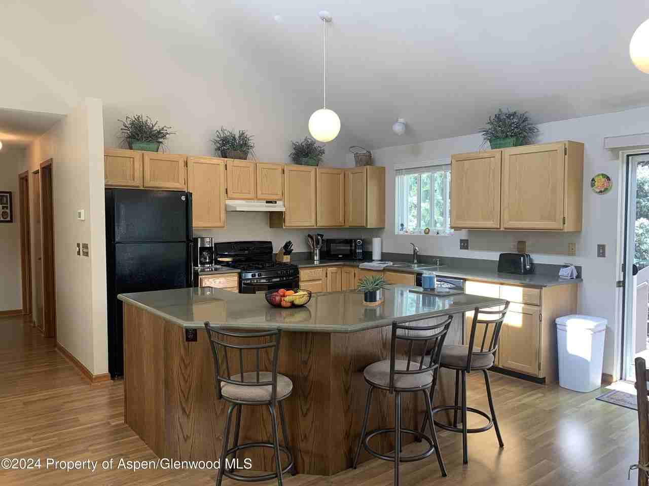 382 Summit Dr - Photo 7 of 22