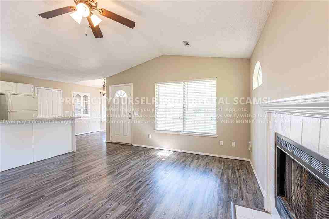 3031 W Essex Dr - Photo 4 of 13