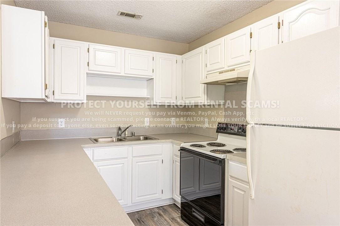 3031 W Essex Dr - Photo 5 of 13