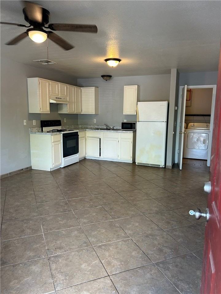 315 Texas Ln #105 - Photo 3 of 8