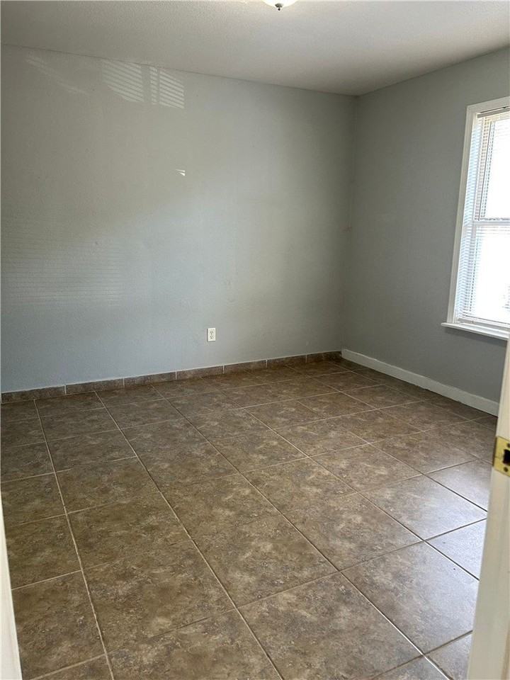 315 Texas Ln #105 - Photo 4 of 8