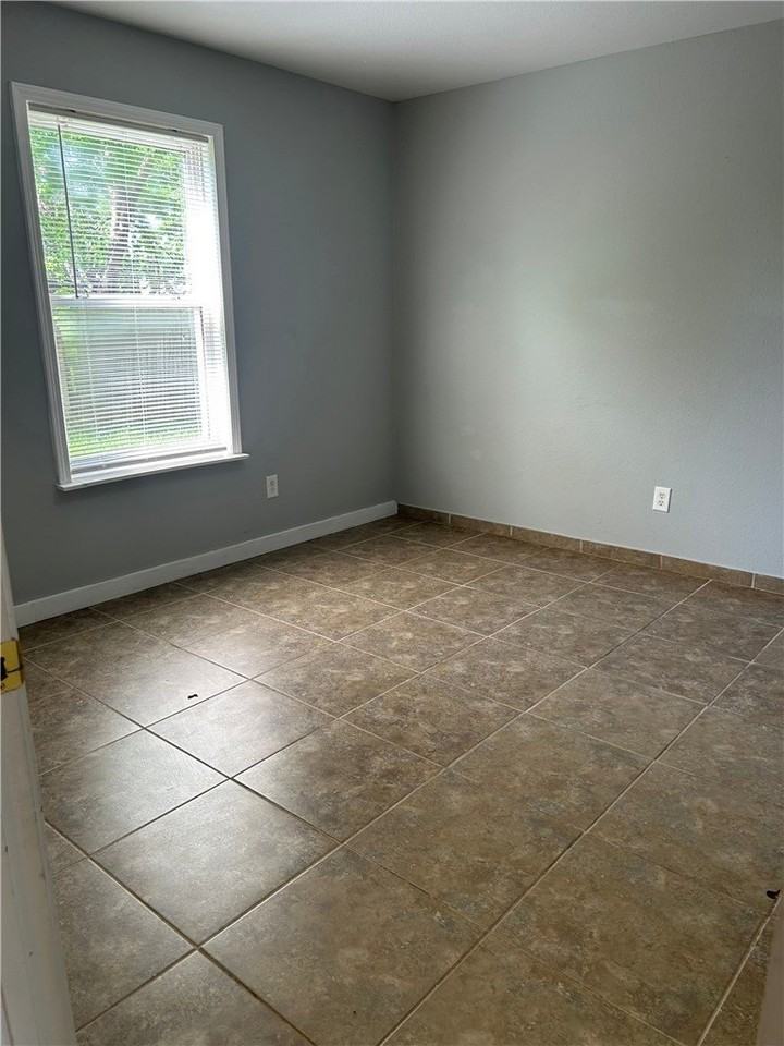 315 Texas Ln #105 - Photo 5 of 8