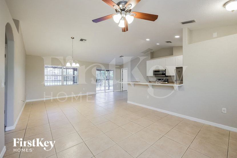 652 Keller St E - Photo 5 of 15