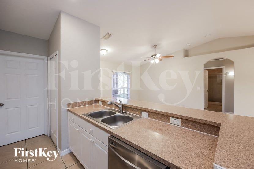652 Keller St E - Photo 6 of 15