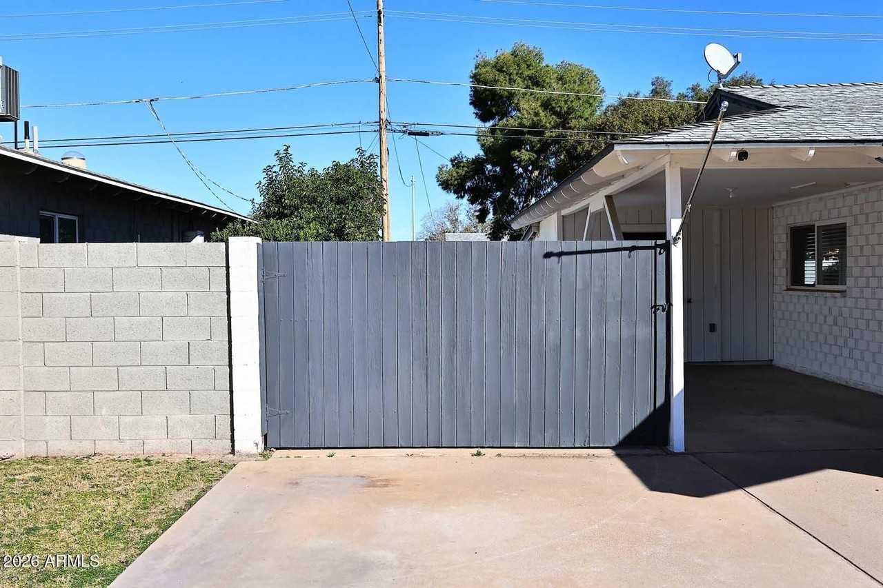 8302 E Indianola Ave - Photo 4 of 50