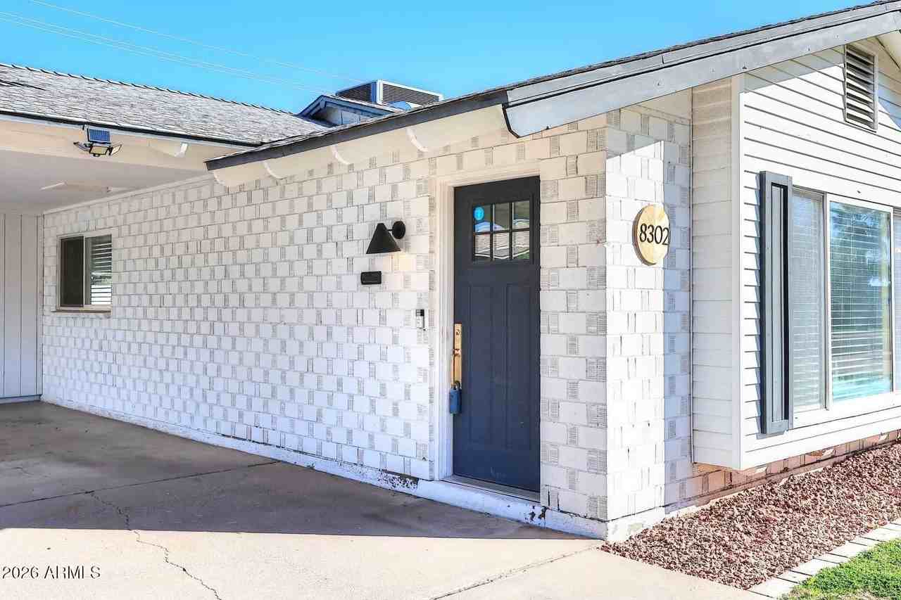 8302 E Indianola Ave - Photo 5 of 50