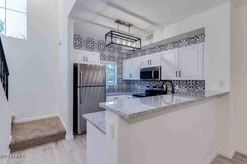 160 W Commerce Ct - Photo 6 of 20