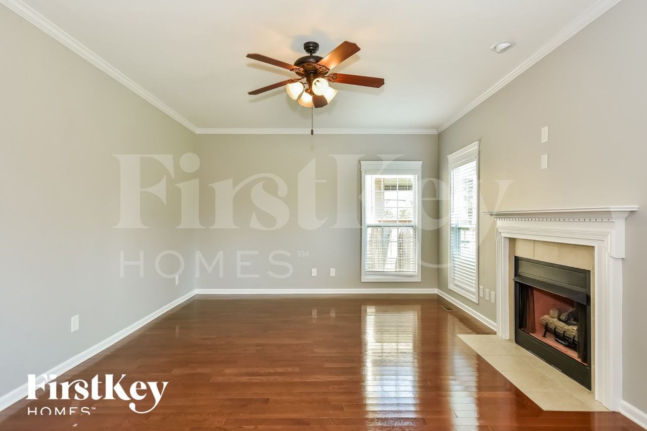 3707 Windmill Ct - Photo 3 of 15