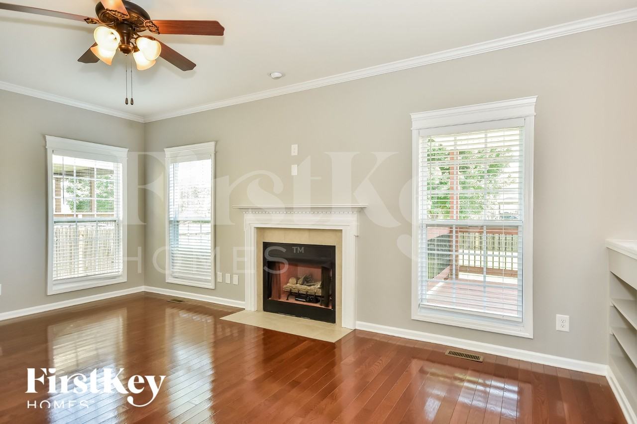 3707 Windmill Ct - Photo 4 of 15