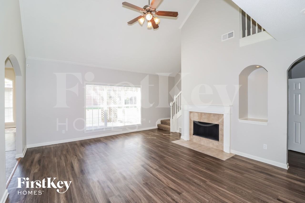 2651 Plum Creek Dr - Photo 4 of 16