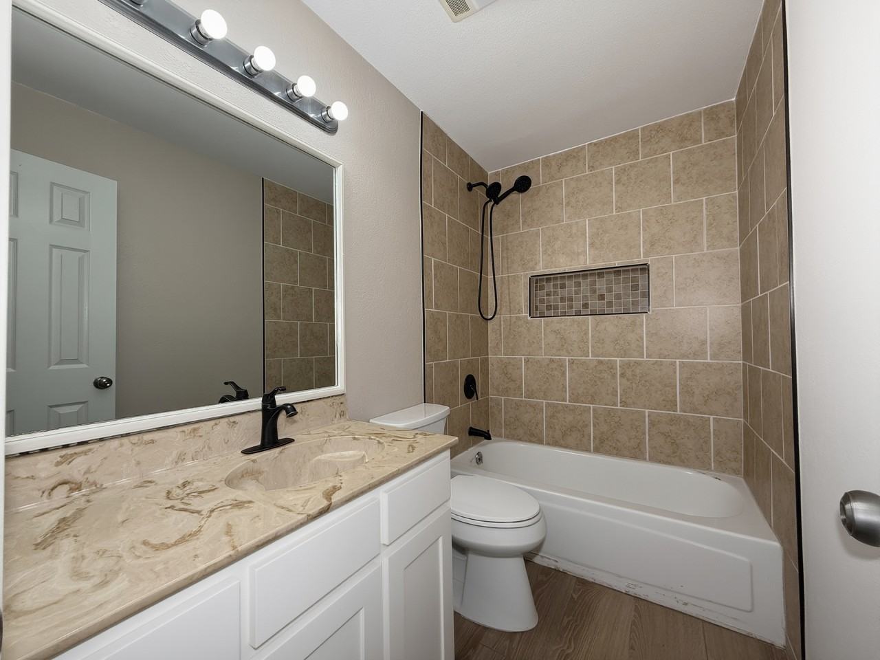 4409 Augusta Cir #1 - Photo 6 of 29