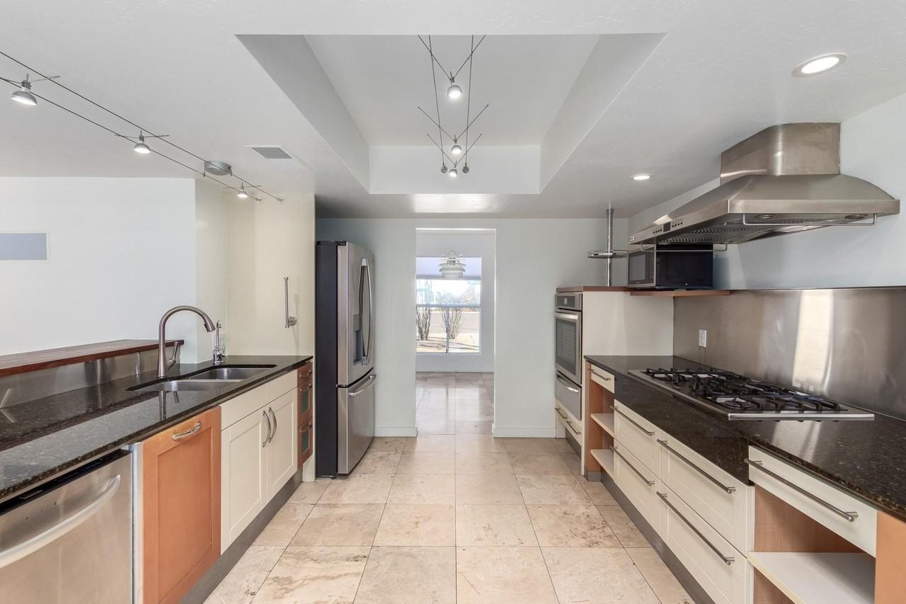 3509 E Cannon Dr - Photo 3 of 20