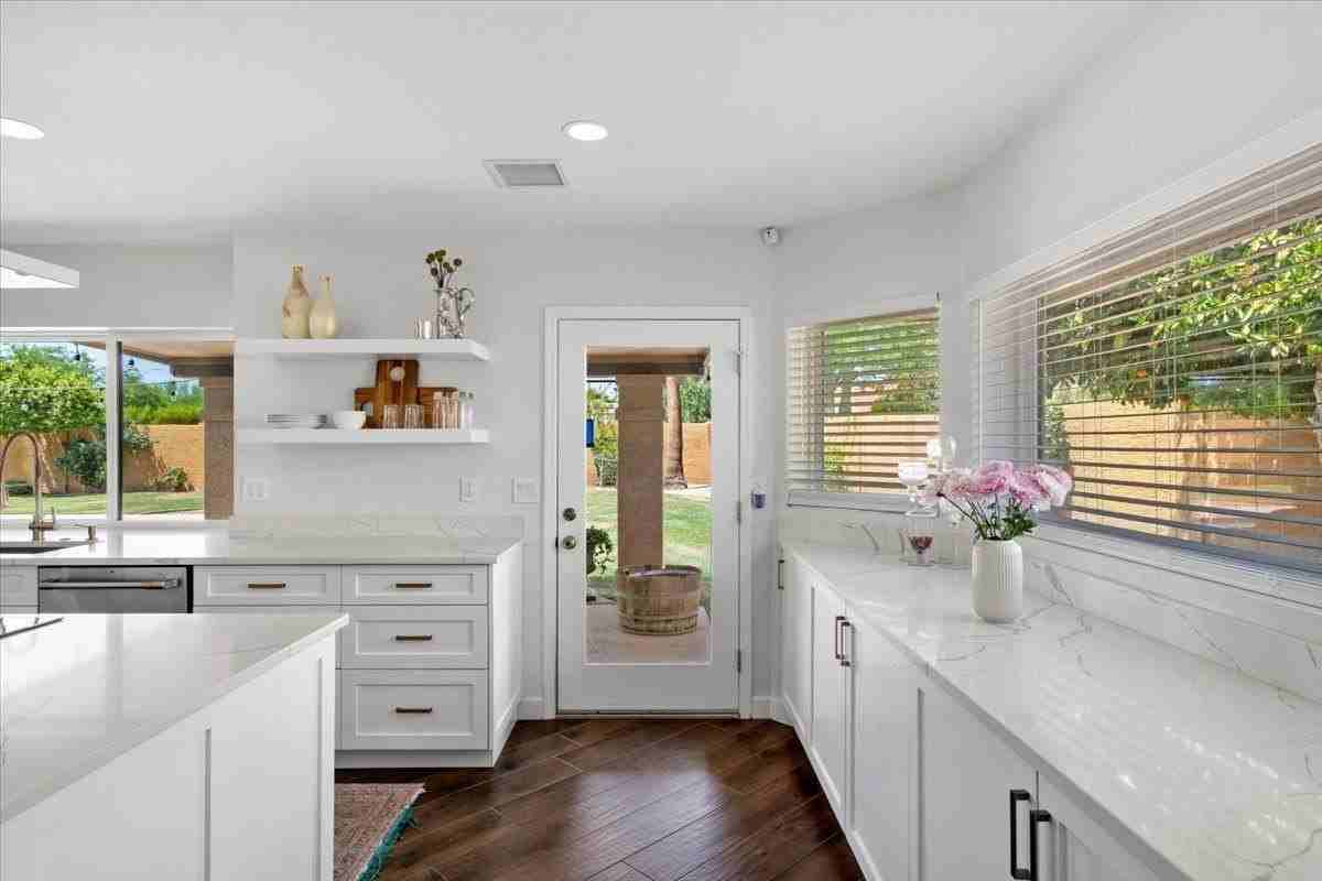 10628 E Cinnabar Ave - Photo 7 of 21