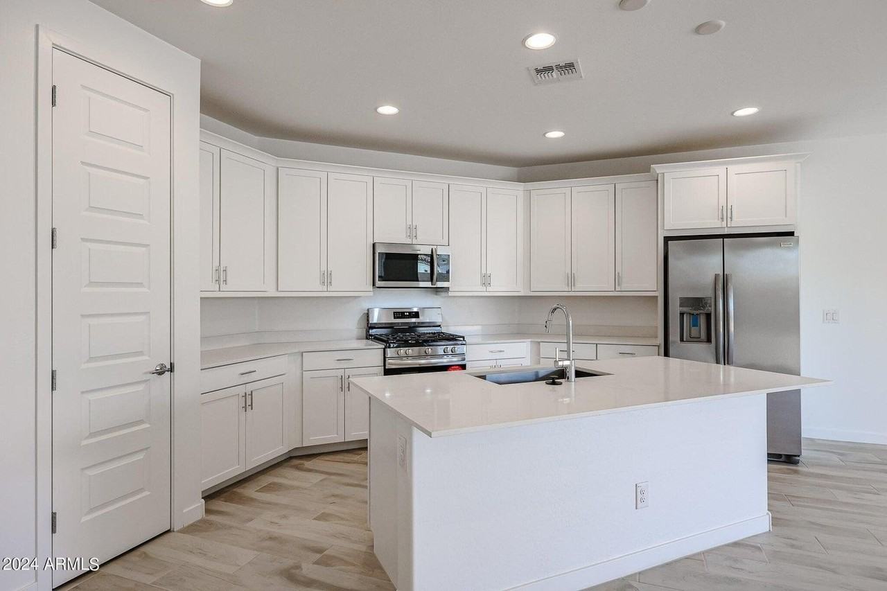 7682 W Jackrabbit Ln - Photo 5 of 34