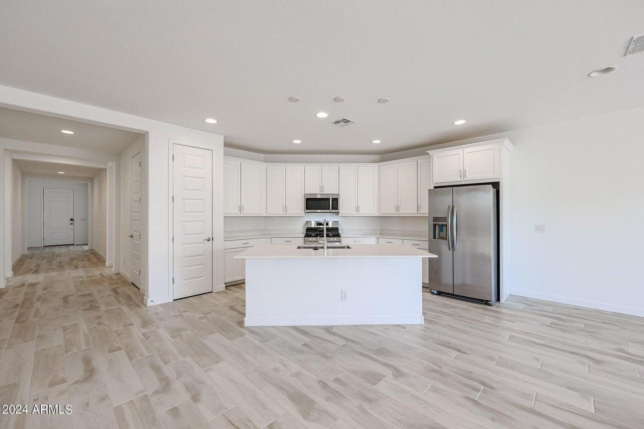 7682 W Jackrabbit Ln - Photo 6 of 34