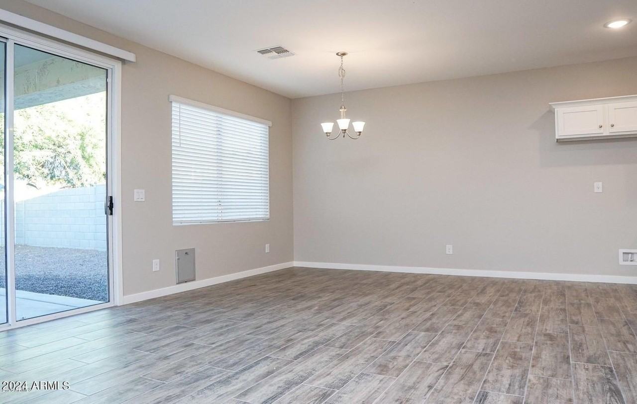 16013 N 65th Ave - Photo 2 of 26