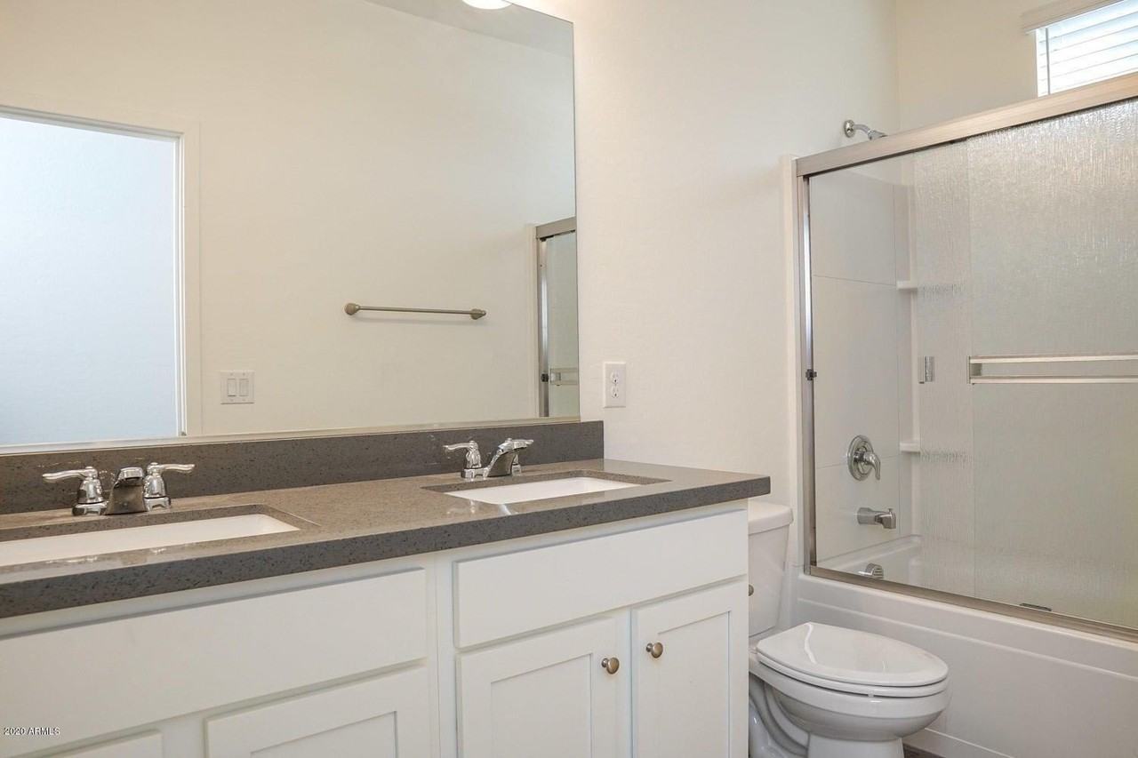 16013 N 65th Ave - Photo 3 of 26