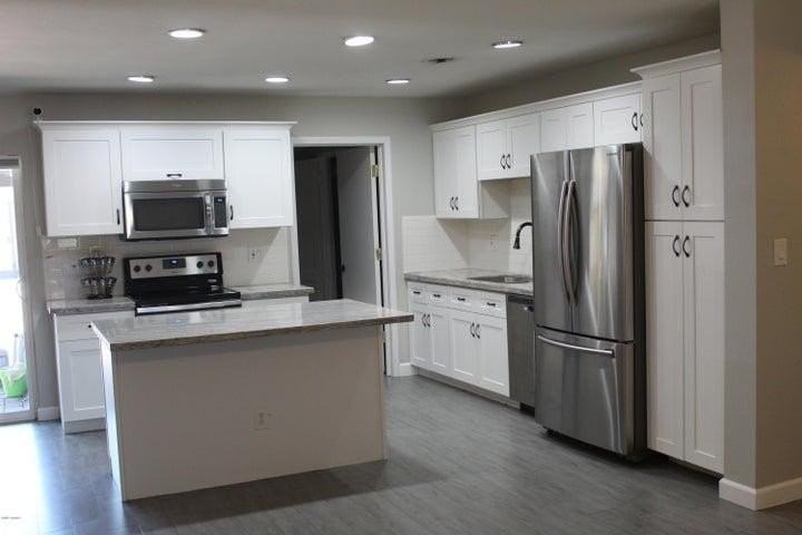 757 E Loyola Dr - Photo 4 of 12