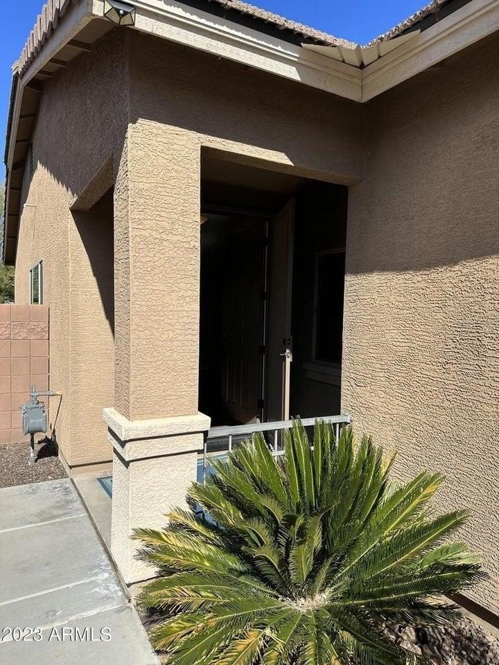 946 W Basswood Ave - Photo 3 of 13