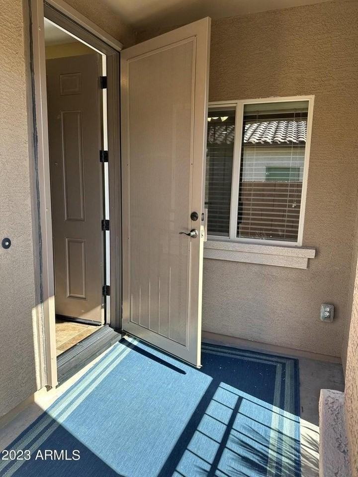 946 W Basswood Ave - Photo 4 of 13