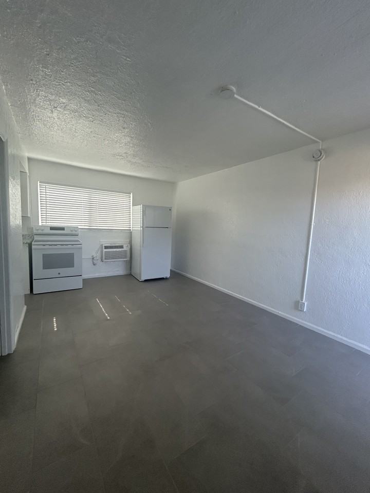 620 Northwest 7th AvenueUnit 39 #620-39 - Photo 7 of 15