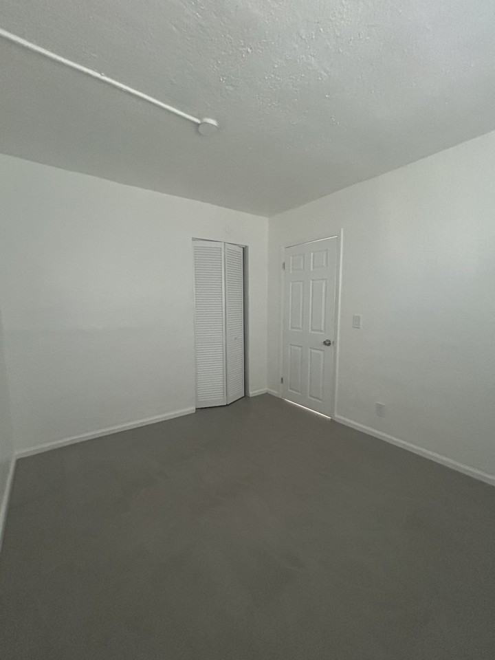 620 Northwest 7th AvenueUnit 39 #620-39 - Photo 3 of 15
