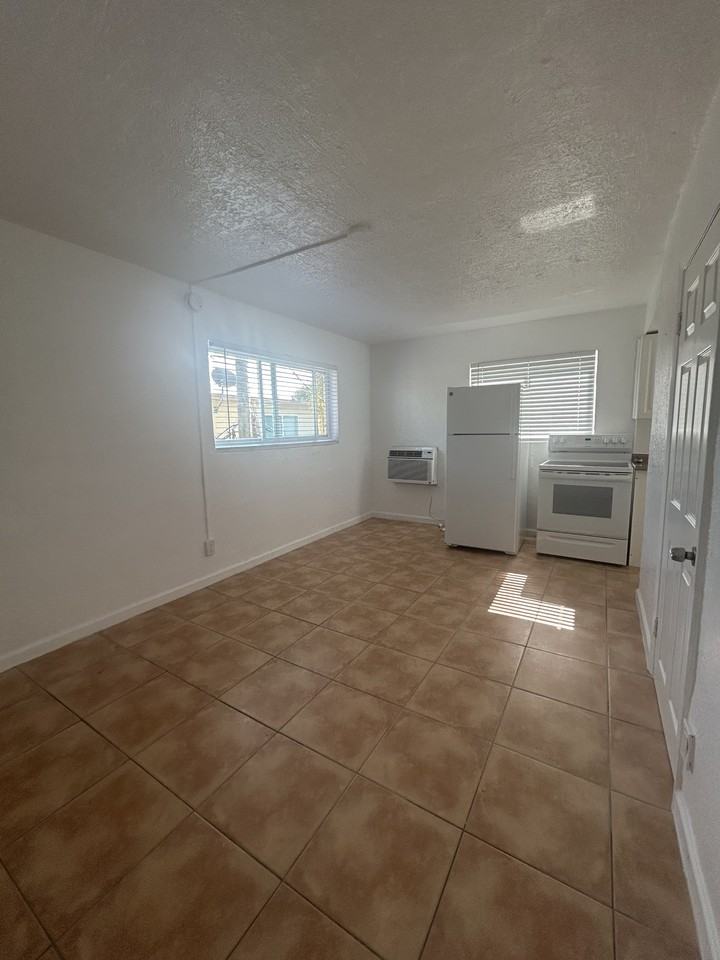 620 Northwest 7th AvenueUnit 38 #620-38 - Photo 4 of 17