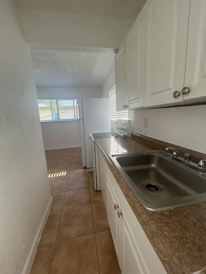 620 Northwest 7th AvenueUnit 38 #620-38 - Photo 6 of 17