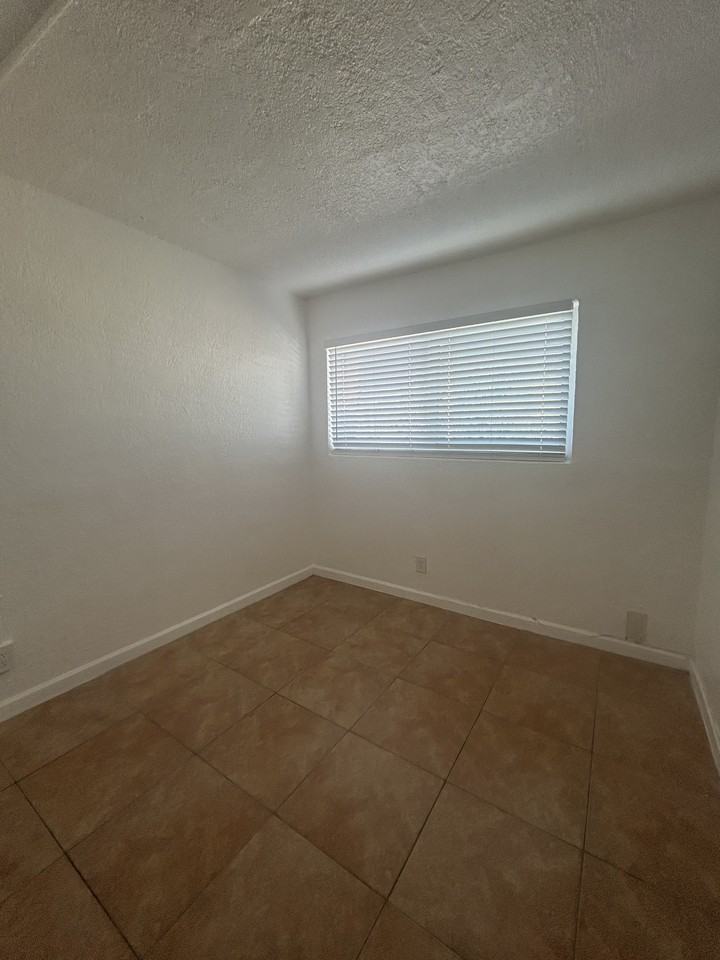 620 Northwest 7th AvenueUnit 38 #620-38 - Photo 5 of 17