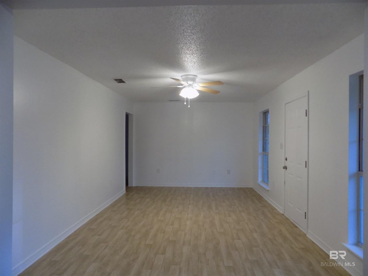 23266 Wilson Dr - Photo 2 of 20