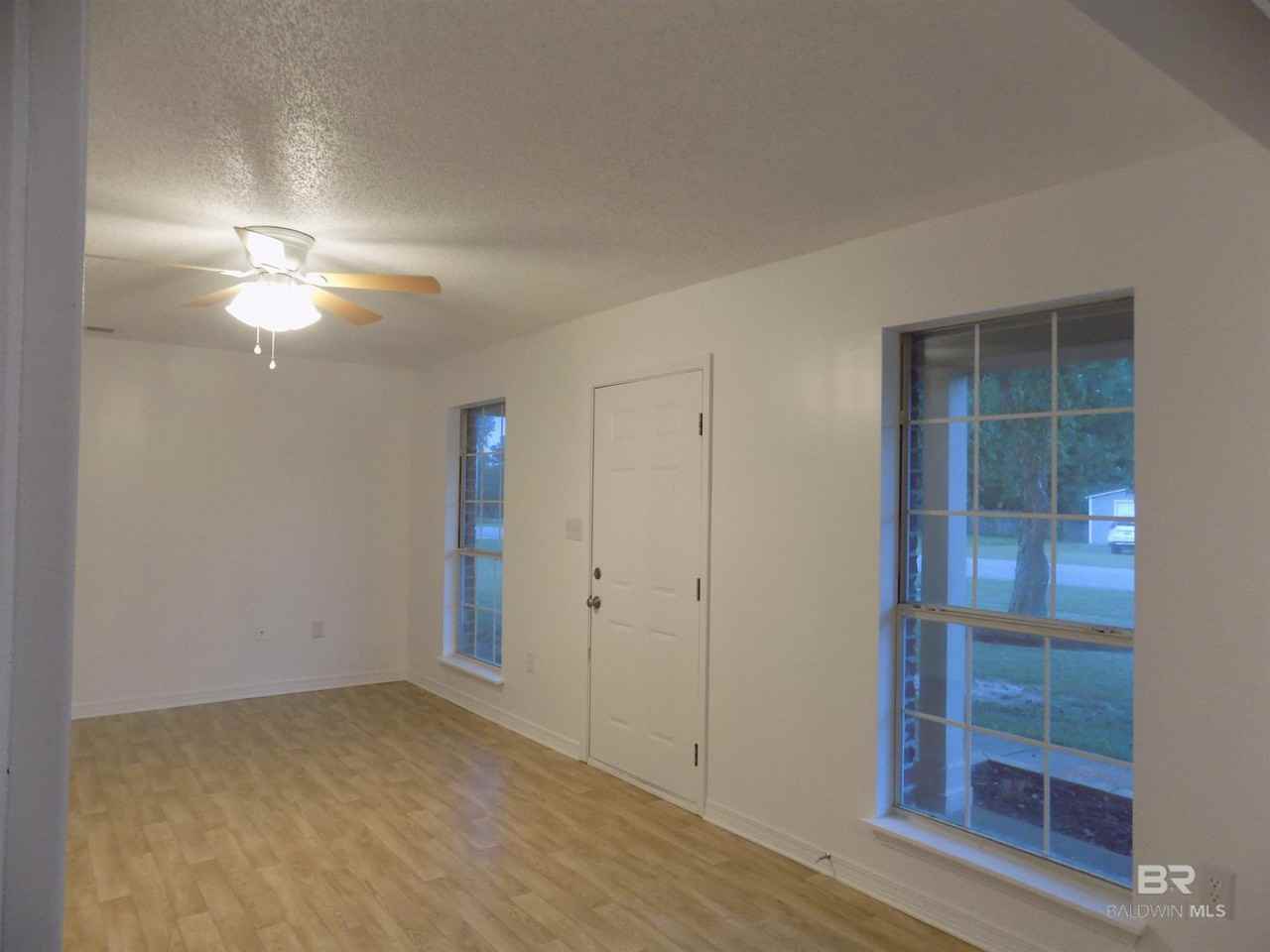 23266 Wilson Dr - Photo 3 of 20