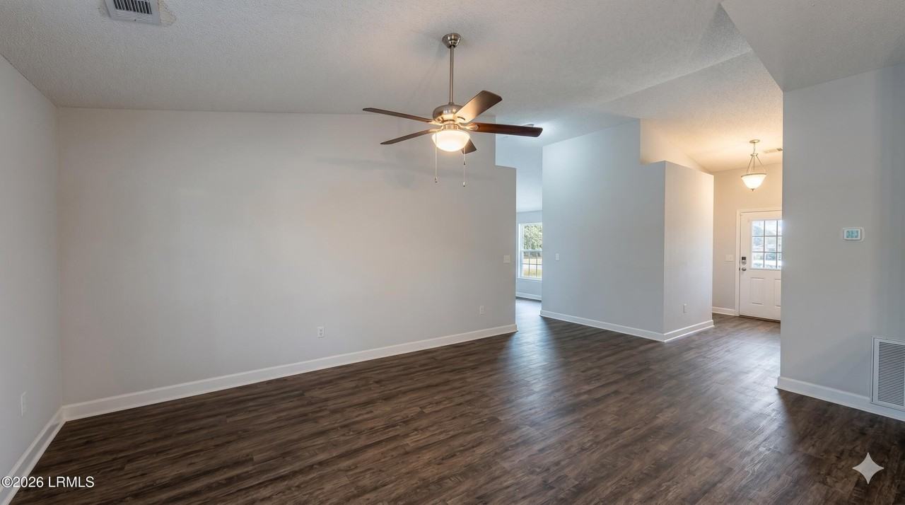 10 Brindlewood Dr - Photo 3 of 34