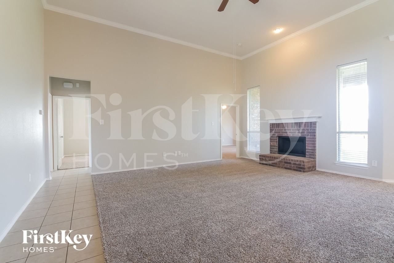 1731 Vista Ridge Dr W - Photo 2 of 15