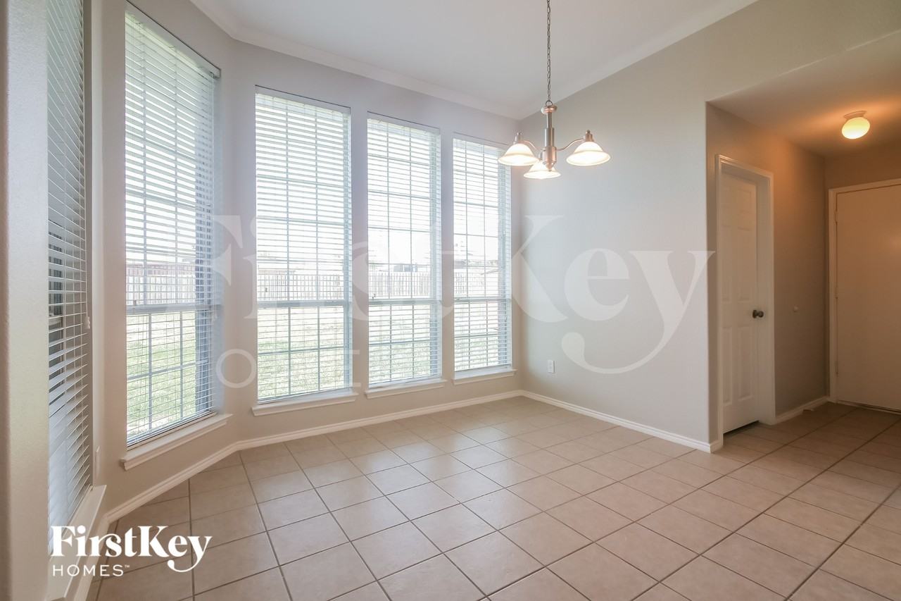 1731 Vista Ridge Dr W - Photo 4 of 15