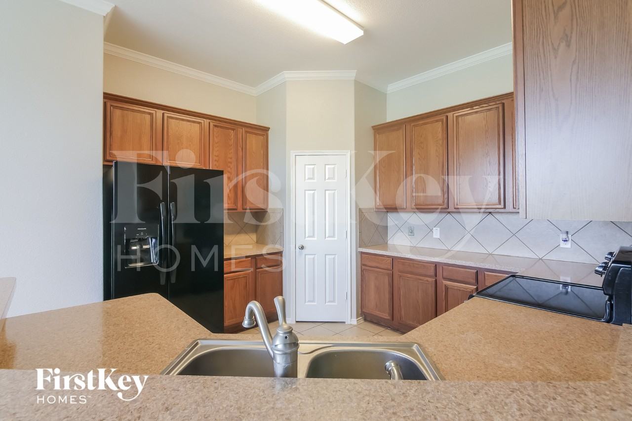 1731 Vista Ridge Dr W - Photo 5 of 15
