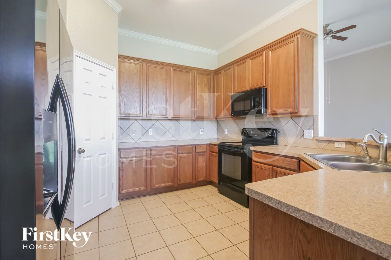 1731 Vista Ridge Dr W - Photo 6 of 15