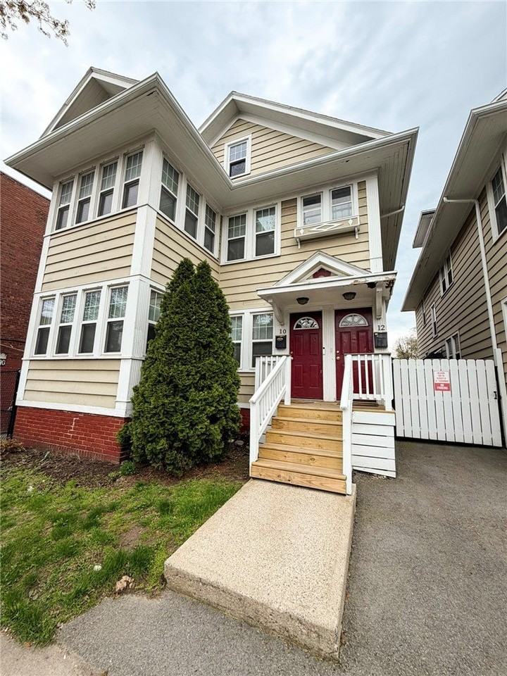 12 Boardman St - Photo 2 of 17