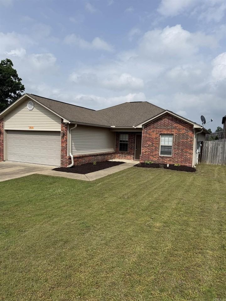 3013 Wildwood Dr - Photo 2 of 18