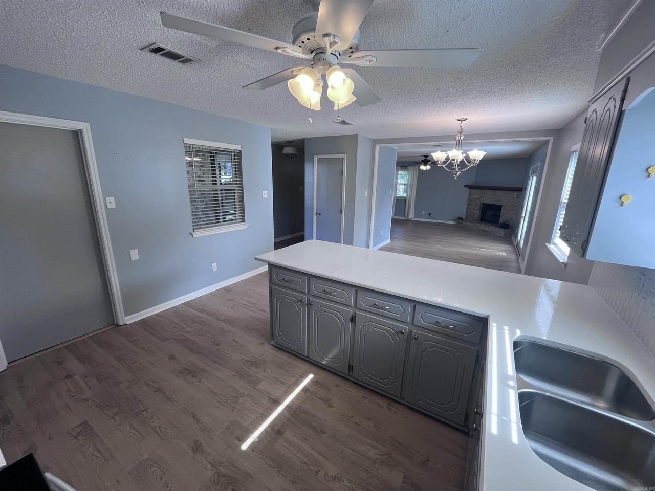 113 Cornwall Ct - Photo 6 of 38