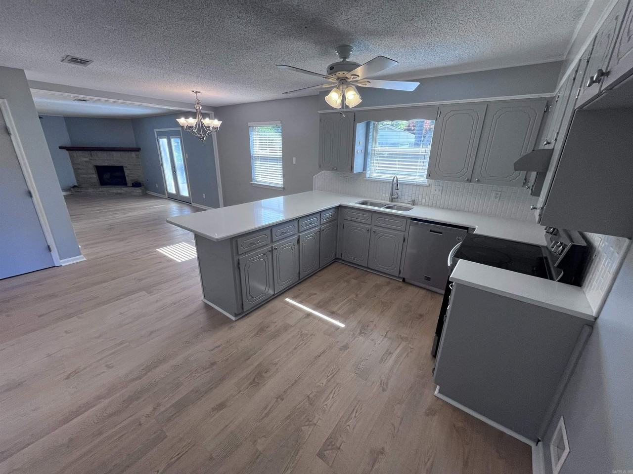 113 Cornwall Ct - Photo 7 of 38