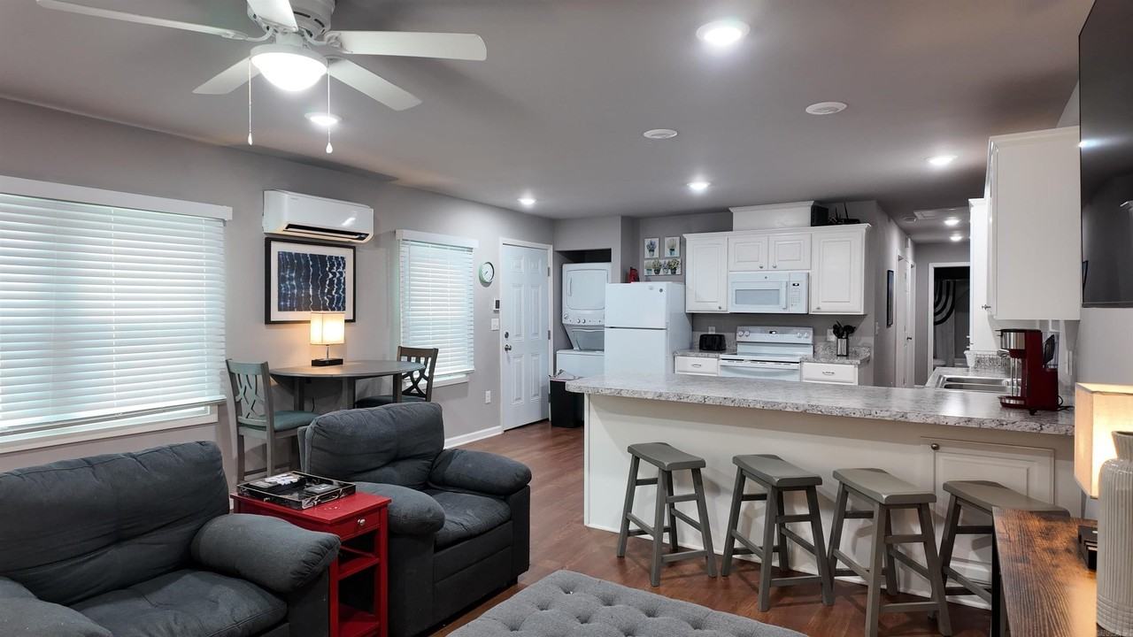 109 Alcorn St - Photo 4 of 30