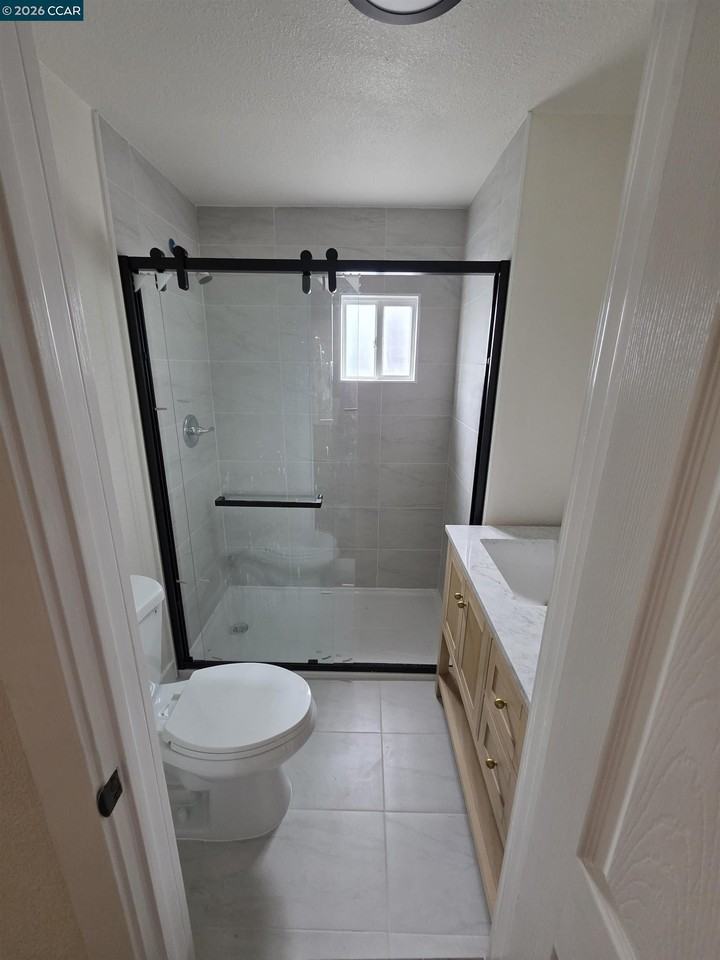 139 Ambrose Ave #A - Photo 4 of 13