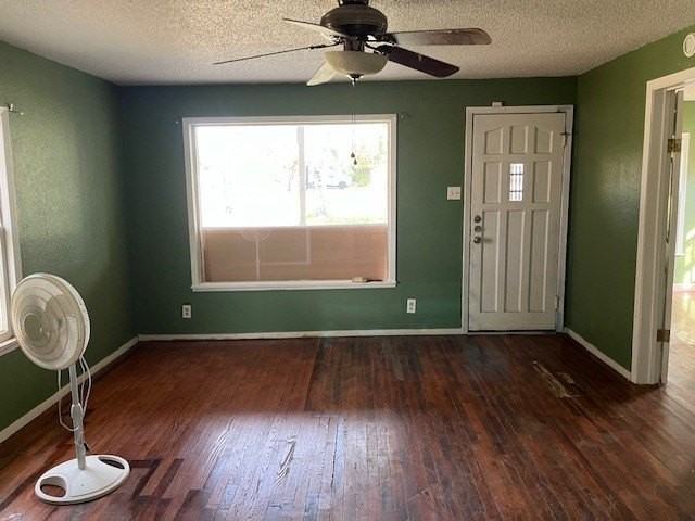 902 S Lamont St - Photo 2 of 10
